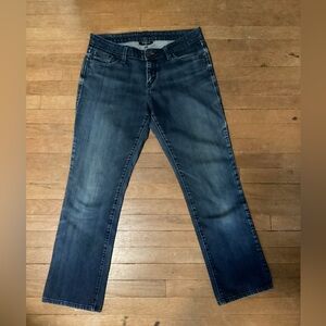 Levi’s 552 Mid Rise Straight ankle Women’s size 6. Nice worn vintage jeans.